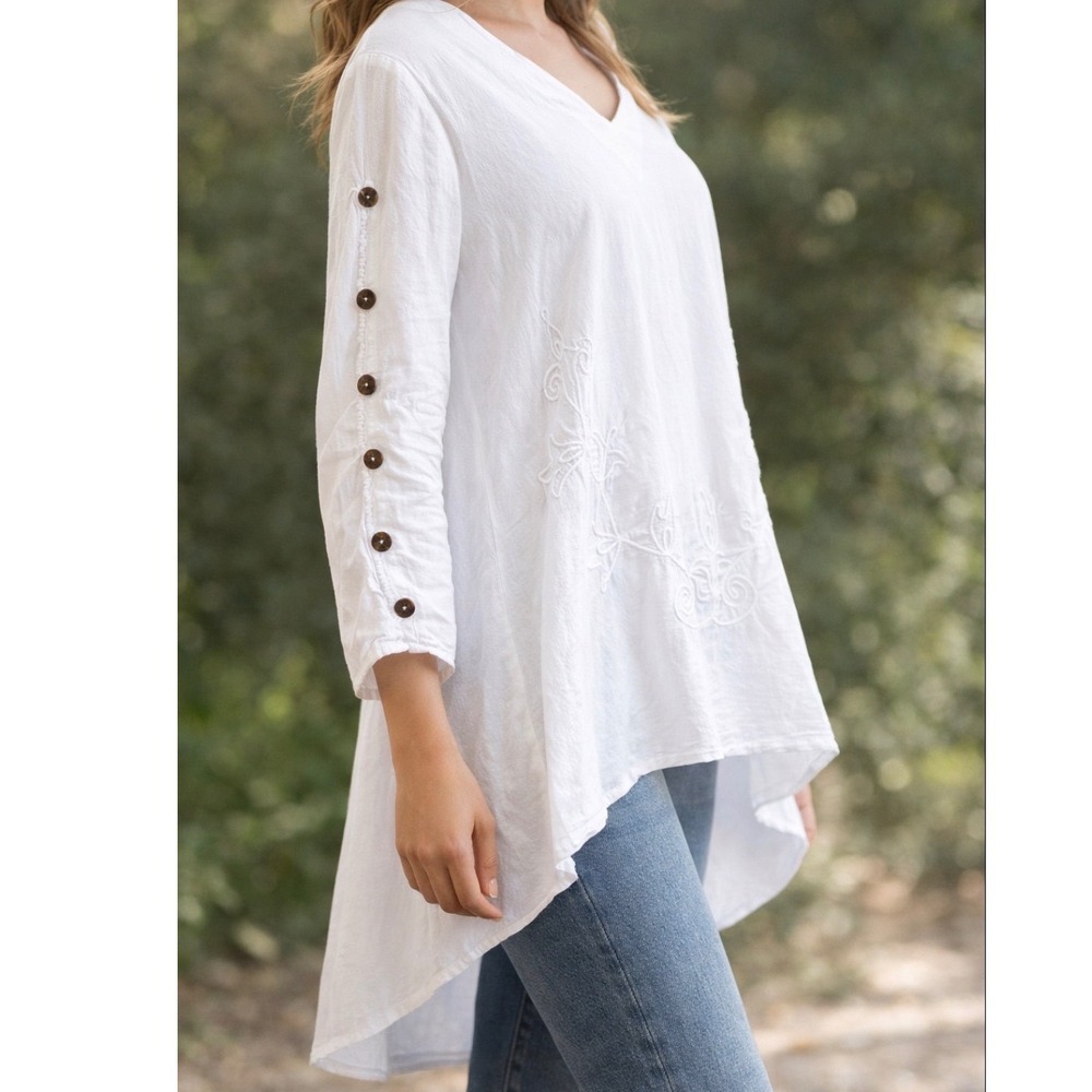 Giocam Tunic Top Women L/XL White Excellent Embroidered Cotton High-Low V-Neck
